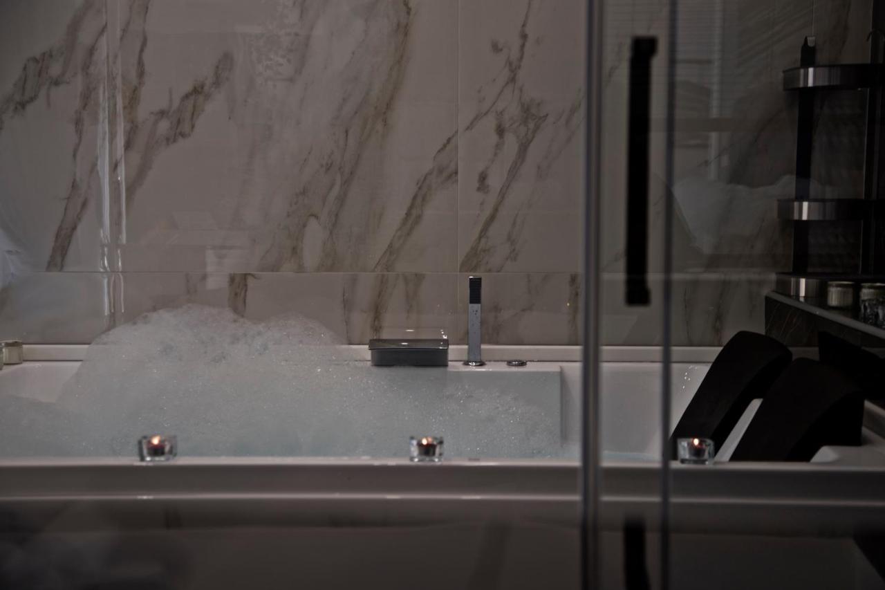 Scugnizzo Apartment Luxury Home Nápoly Kültér fotó