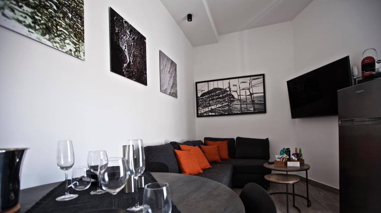 Scugnizzo Apartment Luxury Home Nápoly Kültér fotó