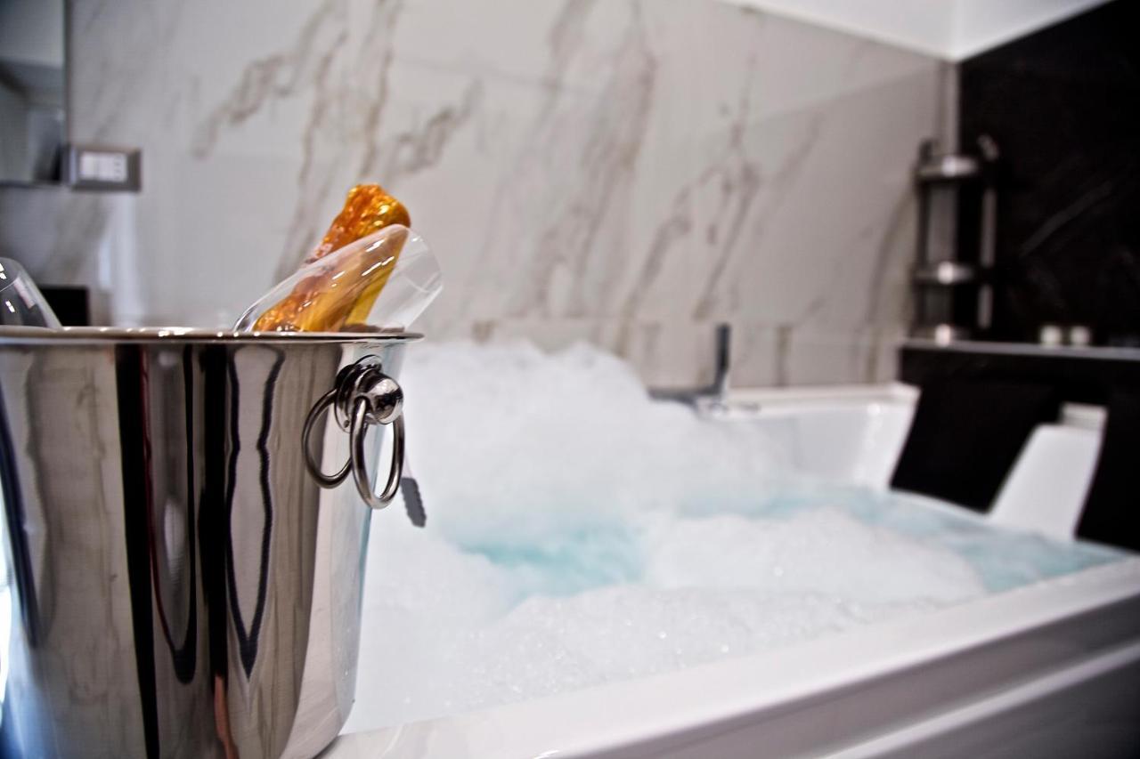 Scugnizzo Apartment Luxury Home Nápoly Kültér fotó