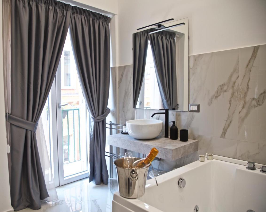Scugnizzo Apartment Luxury Home Nápoly Kültér fotó
